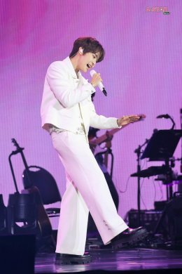 DOYOUNG (โดยอง) สลักความประทับใจ ณ ประตูแห่งความทรงจำ ในคอนเสิร์ตเดี่ยว "2025 DOYOUNG CONCERT [ Doors ] in BANGKOK" บัตรหมดเกลี้ยง 2 รอบ ผู้ร่วมงานเกือบหมื่นคน!